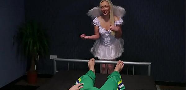 CFNM babes blowing submissive dudes cock